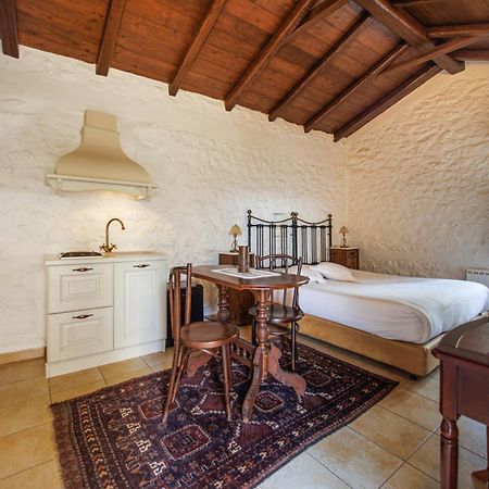 Lithos Stone Suites أريبوليس الغرفة الصورة