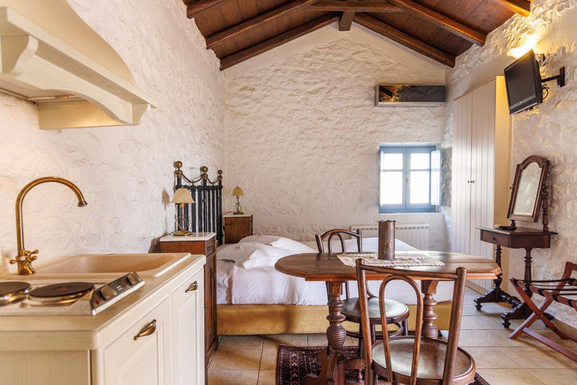 Lithos Stone Suites أريبوليس الغرفة الصورة